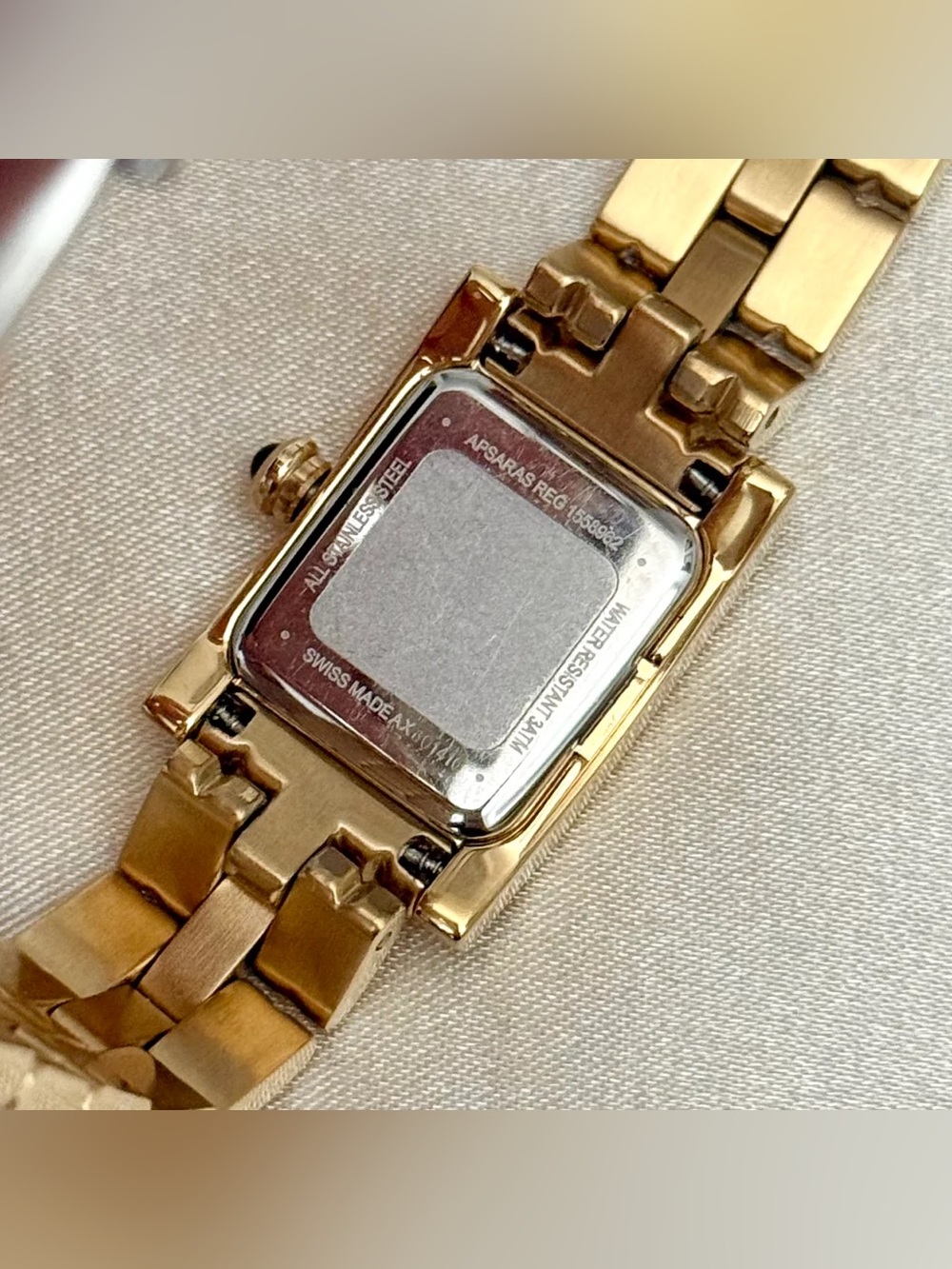 AUTHENTIC RARE VINTAGE GIVENCHY MOTHER-OF-PEARL DAINTY WATCH - Picture 7 of 7